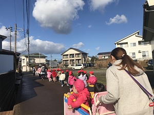 ひよこ組帰り道「また行こうねー。」