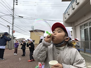 大きなシャボン玉作りにも挑戦